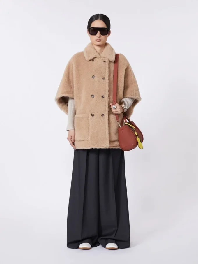 Alpaca and cashmere teddy fabric cape, beige Alpaca and cashmere teddy fabric cape, beige