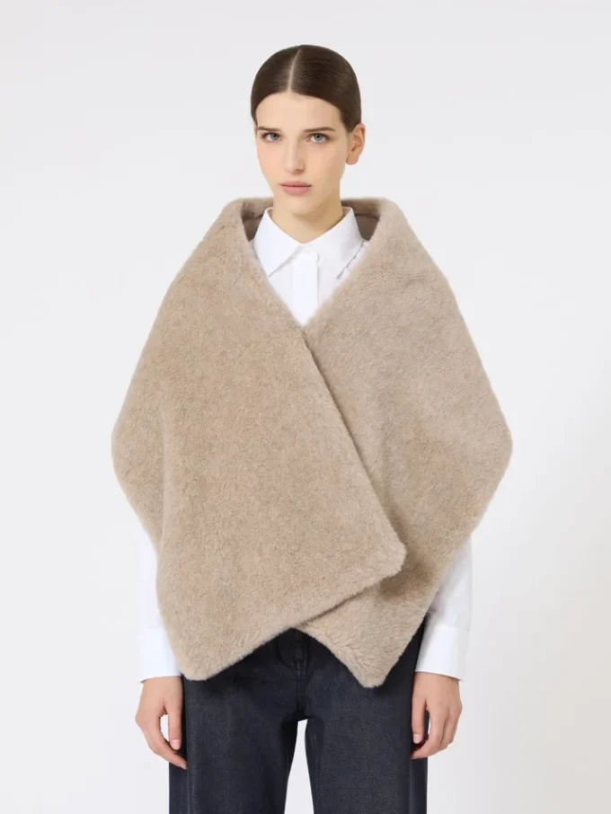 Alpaca and cashmere teddy stole, moss green Alpaca and cashmere teddy stole, moss green