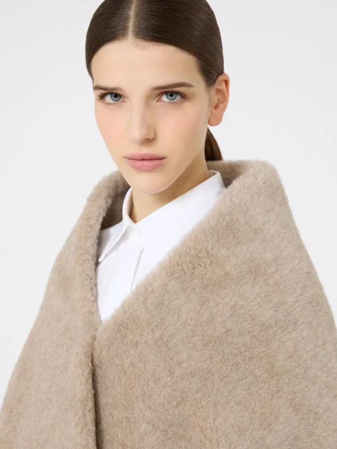 Alpaca and cashmere teddy stole, moss green Alpaca and cashmere teddy stole, moss green