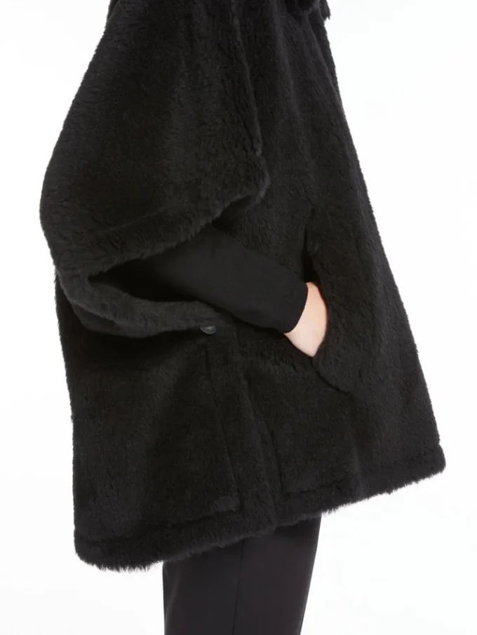 Cape in alpaca and wool teddy fabric, black