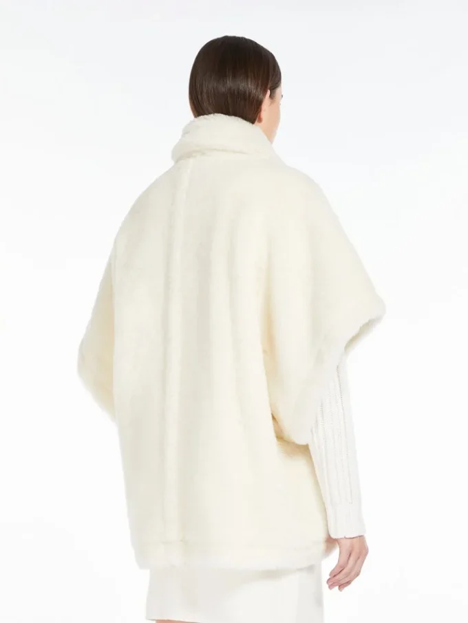 Cape in alpaca and wool teddy fabric, optical white