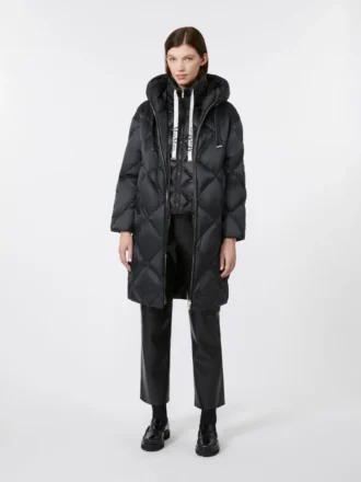 Down jacket in iridescent water-repellent fabric, black
