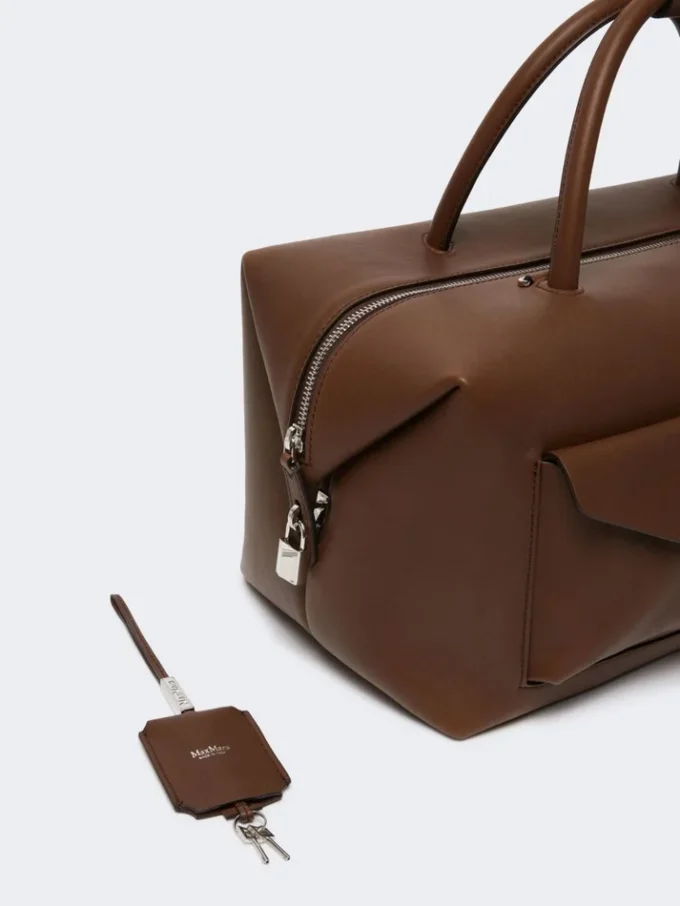 Large leather boston bag with pockets, brown Large leather boston bag with pockets, brown