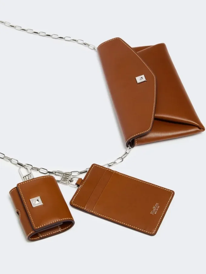 Leather envelope wallet, amber brown Leather envelope wallet, amber brown