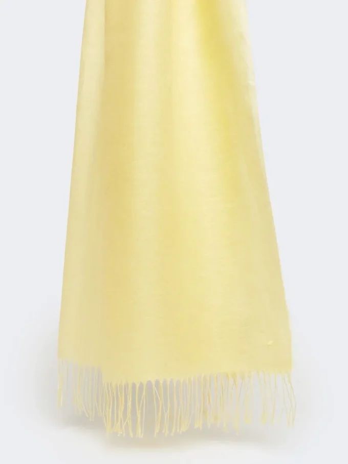 Linen stole with fringes, yellow Linen stole with fringes, yellow