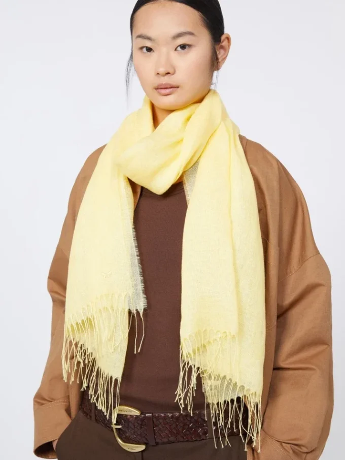 Linen stole with fringes, yellow Linen stole with fringes, yellow