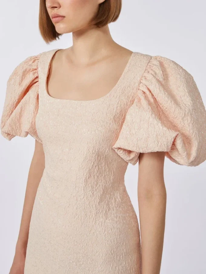 Long jacquard cloque dress, powder Long jacquard cloque dress, powder