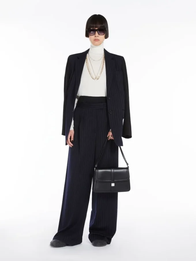 Natural leather handbag, black