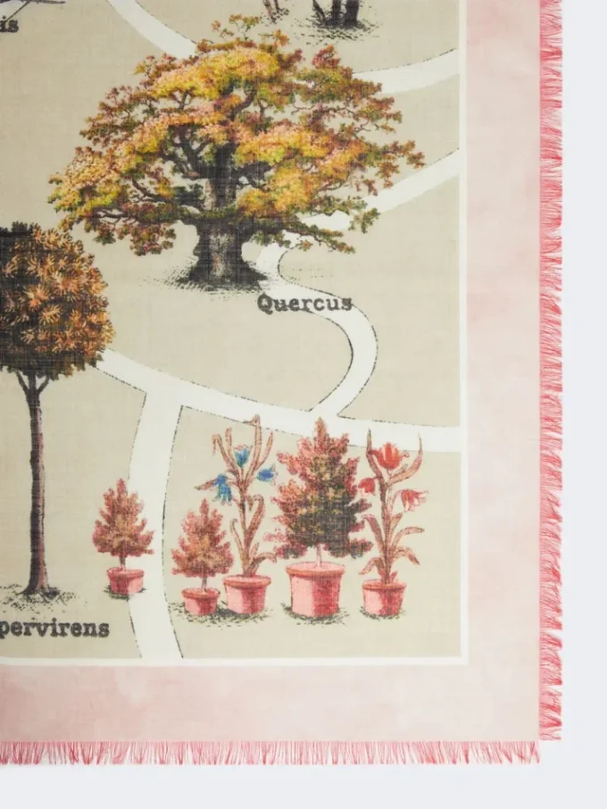 Oversized scarf in printed silk and wool, antique rose Oversized scarf in printed silk and wool, antique rose