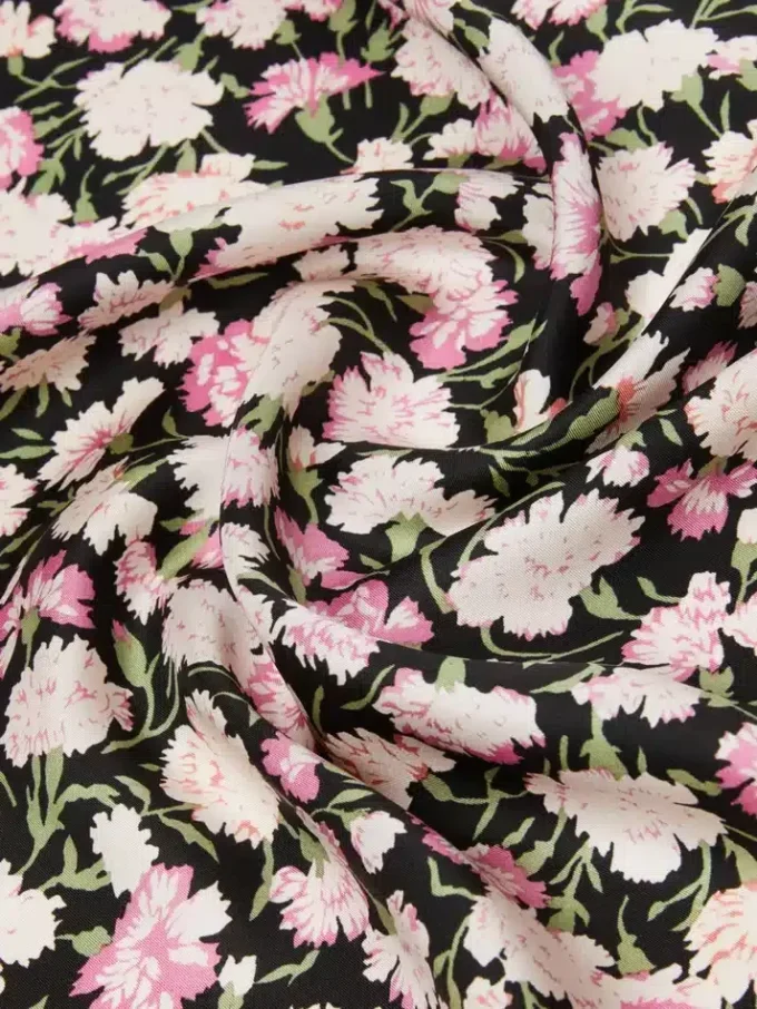 Patterned silk twill foulard, pink Patterned silk twill foulard, pink