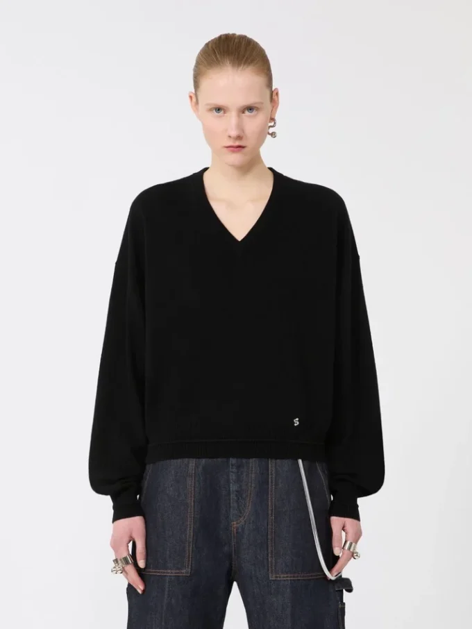 Relaxed-fit wool and cashmere sweater, black Relaxed-fit wool and cashmere sweater, black