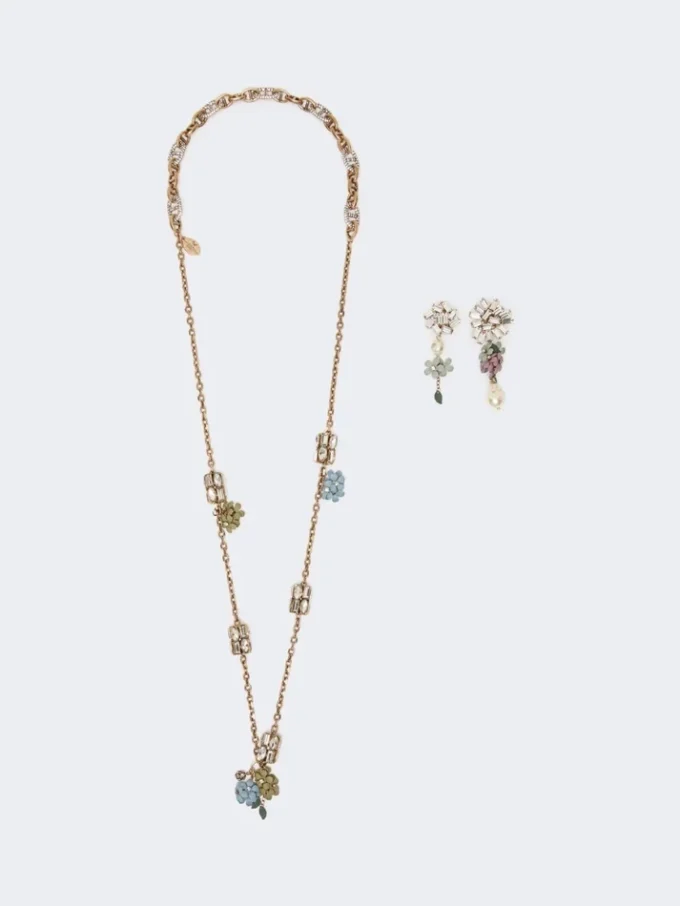 Set with flower and crystal details, gold Set with flower and crystal details, gold