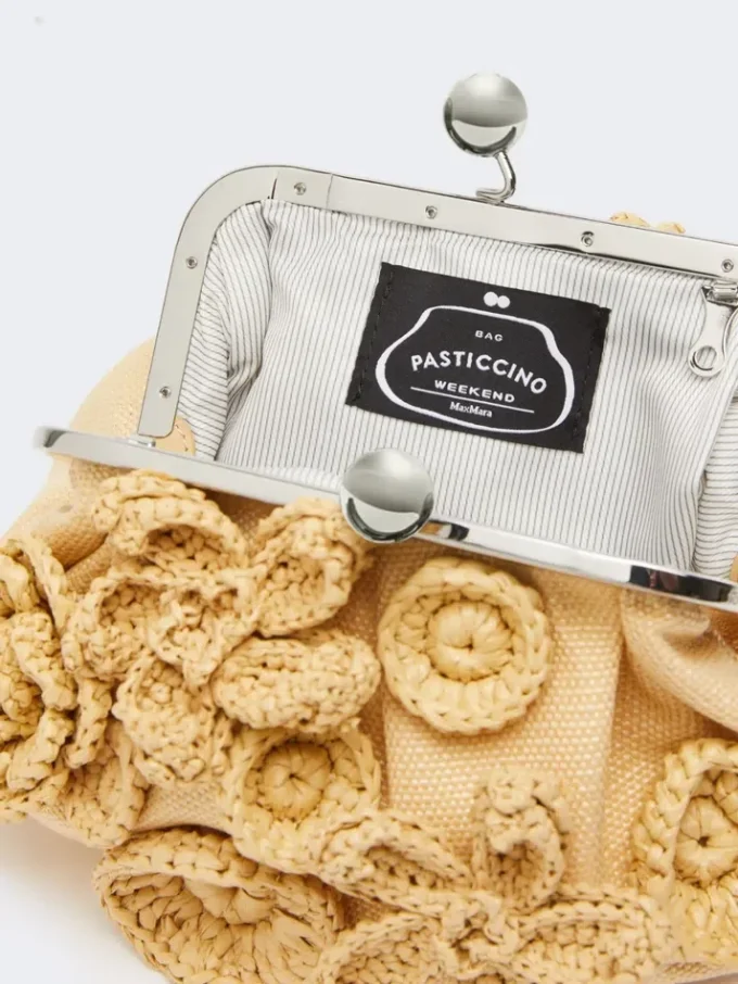 Small raffia-effect pasticcino bag with flowers, beige Small raffia-effect pasticcino bag with flowers, beige
