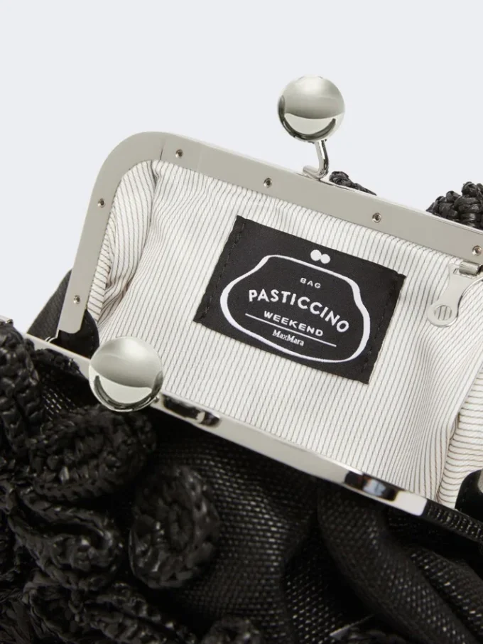 Small raffia-effect pasticcino bag with flowers, black Small raffia-effect pasticcino bag with flowers, black