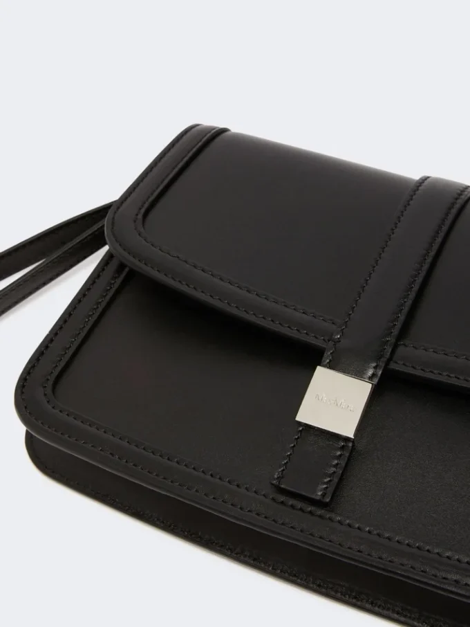 Smooth leather clutch, black