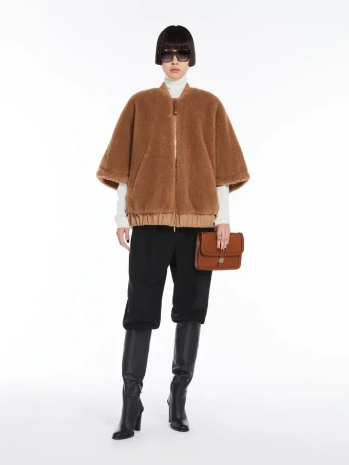 Smooth leather clutch, tobacco