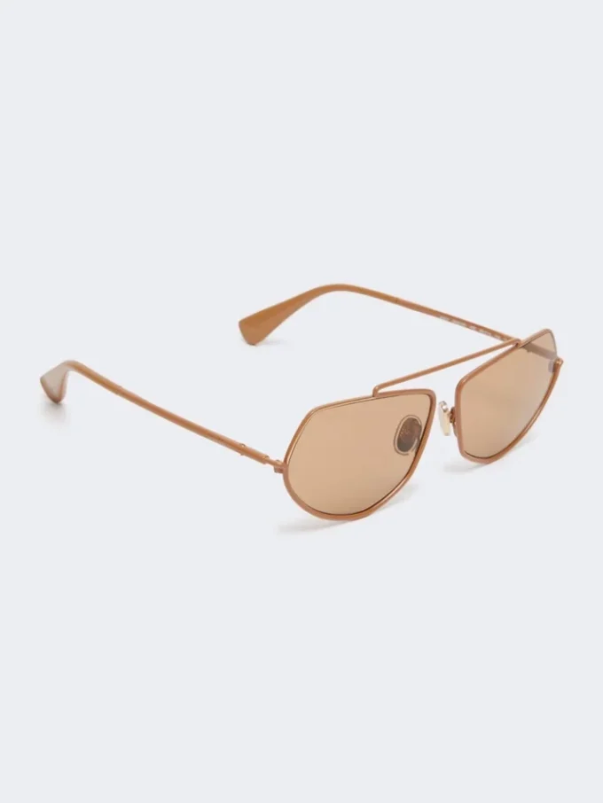 Square sunglasses, camel