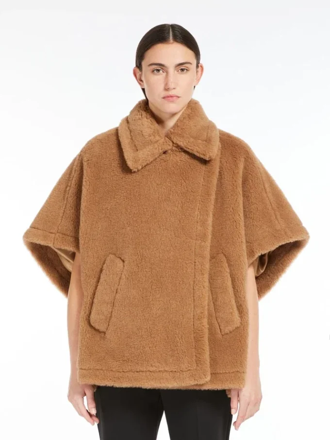 Teddy fabric cape, camel