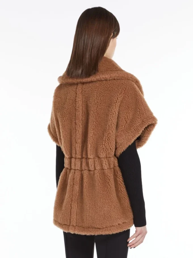 Teddy fabric cape, camel