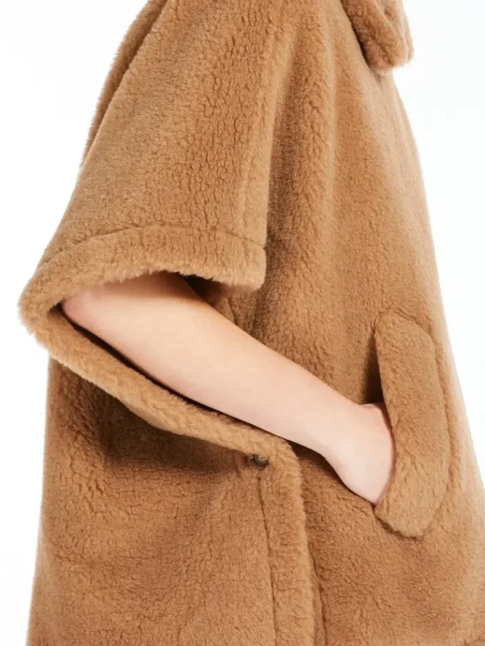 Teddy fabric cape, camel
