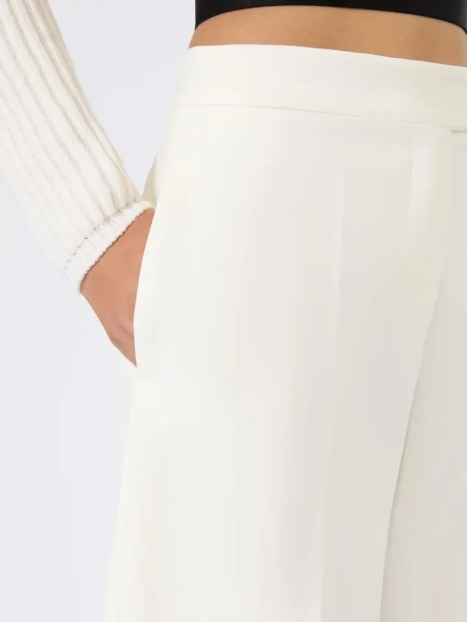 Viscose crepe jersey bermuda shorts, white Viscose crepe jersey bermuda shorts, white