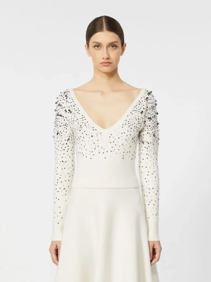 Wool and cashmere v-neck sweater, ivory Wool and cashmere v-neck sweater, ivory