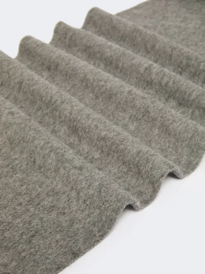 Wool scarf with embroidery, medium grey Wool scarf with embroidery, medium grey