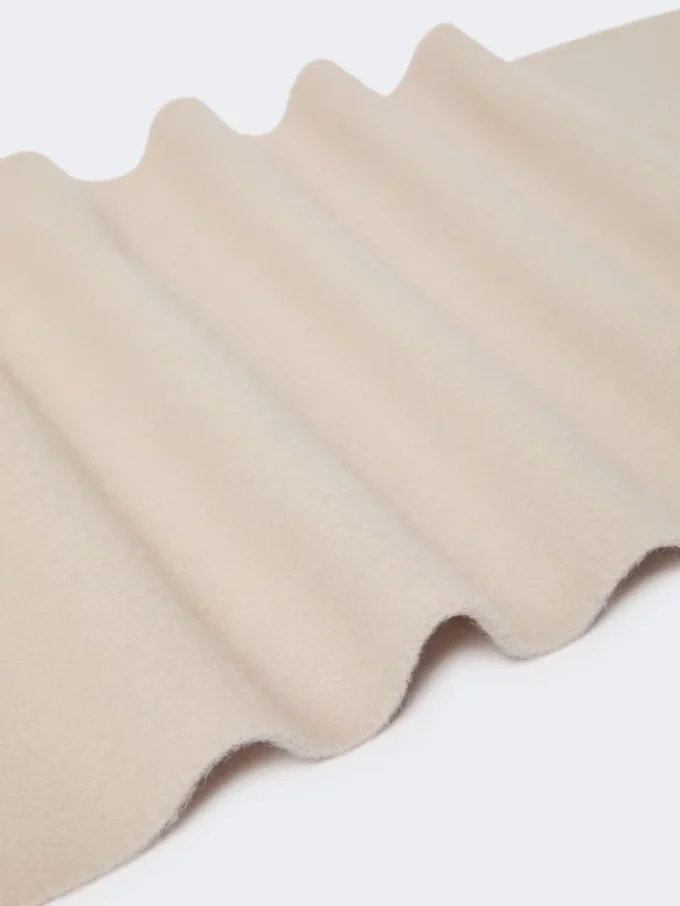 Wool scarf with embroidery, turtledove